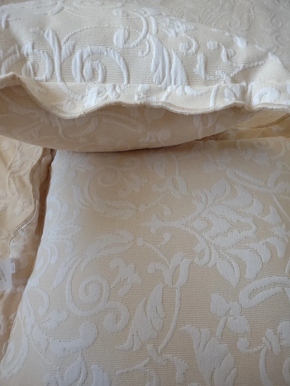 Royal Velvet Matelasse King Coverlet + 2 Decorative Pillows With Flange